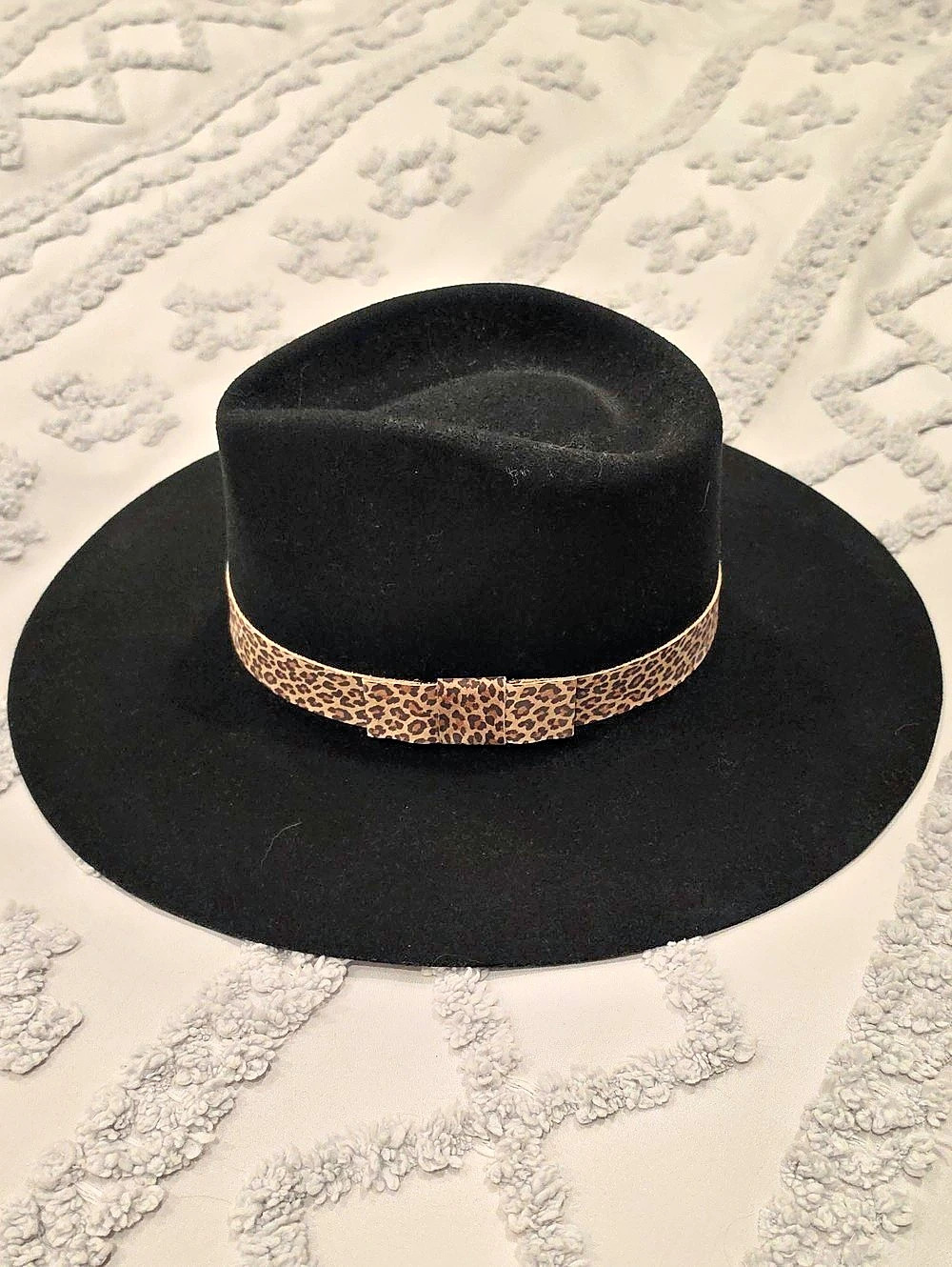 Twister Pinch Front 3-3/4" Brim Hat With Leopard Print Band